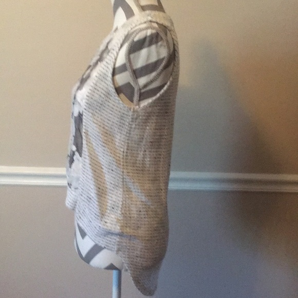 Like new! Sheer/sweater floral top! - Picture 3 of 3